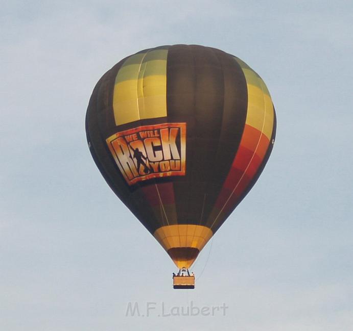 Heissluftballon im vorbei fahren  P22.JPG